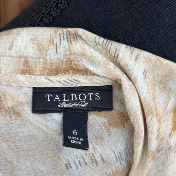 Sleeveless Ruffle Neck Tank Top in Cream and Tan Size 6 - Picture 4 of 4